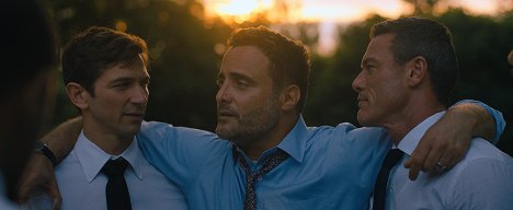 Michiel Huisman, Dominic Fumusa, Luke Evans - Echo 3 - Flyaway - Van film
