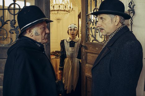 Miroslav Nemec, Marie Rathscheck, Udo Wachtveitl - Tatort - Mord unter Misteln - Van film