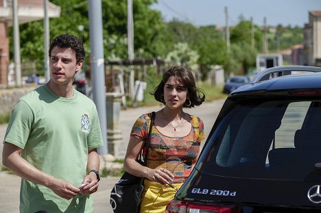 Adam DiMarco, Simona Tabasco - A Fehér Lótusz - Abductions - Filmfotók