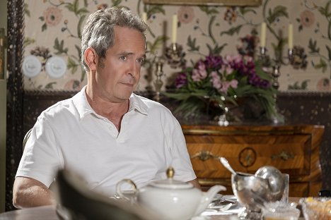 Tom Hollander - The White Lotus - Abductions - Photos