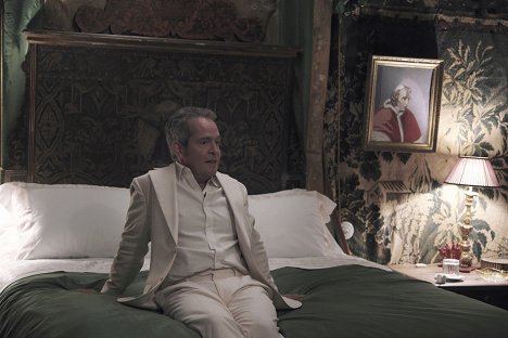 Tom Hollander - The White Lotus - Abductions - Photos