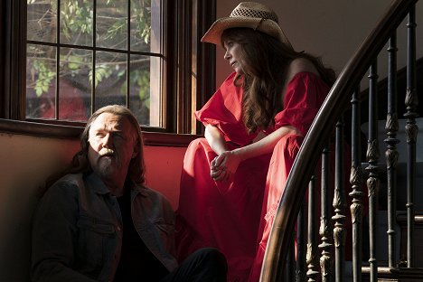 Trace Adkins, Anna Friel - Monarch - Mergers and Propositions - Van film