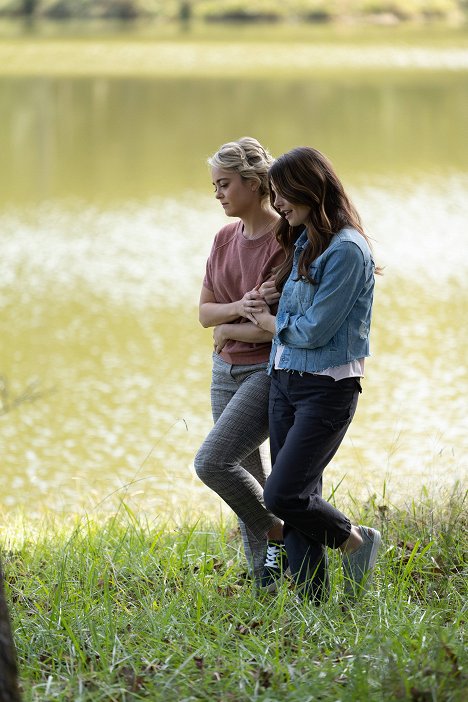 Stacey Danger, Ashley Greene - Wrong Place - Filmfotos
