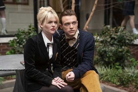 Emily Alyn Lind, Thomas Doherty - Gossip Girl - One Flew over the Cuck's Nest - Photos