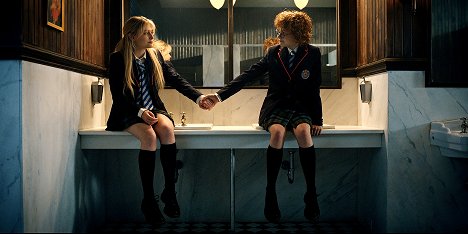 Alyvia Alyn Lind, Bella Higginbotham - Chucky - Ave Maria! - Filmfotos