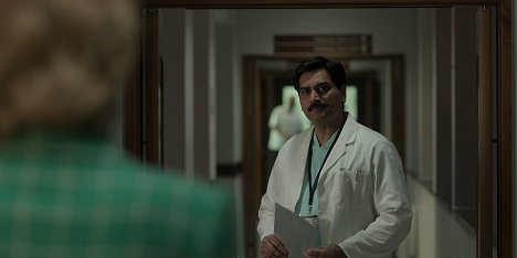 Humayun Saeed - The Crown - W stanie zawieszenia - Z filmu