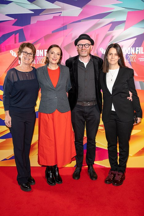 Premiere Screening of "My Father's Dragon" during the 66th BFI London Film Festival at NFT1, BFI Southbank, on October 8, 2022 in London, England - Bonnie Curtis, Nora Twomey, Paul Young, Julie Lynn - Tátův drak - Z akcií