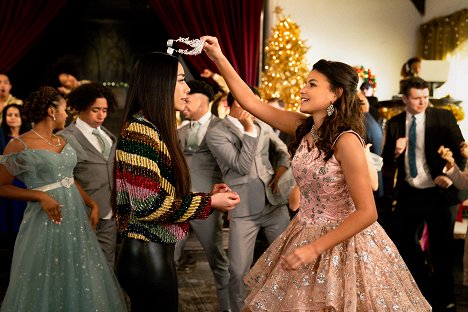 Aimee Garcia, Deja Monique Cruz - Christmas with You - Filmfotos