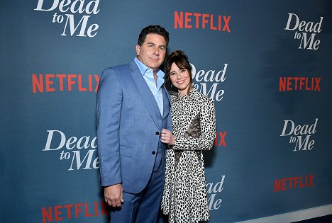 Los Angeles Premiere Of Netflix's 'Dead To Me' Season 3 held at the Netflix Tudum Theater on November 15, 2022 in Hollywood, Los Angeles, California, United States - Linda Cardellini - Smrt nás spojí - Série 3 - Z akcí