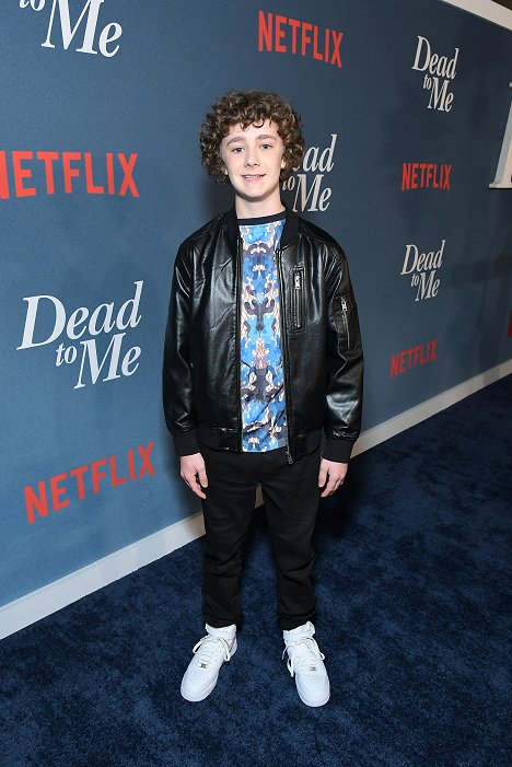 Los Angeles Premiere Of Netflix's 'Dead To Me' Season 3 held at the Netflix Tudum Theater on November 15, 2022 in Hollywood, Los Angeles, California, United States - Luke Roessler - Smrt nás spojí - Série 3 - Z akcí