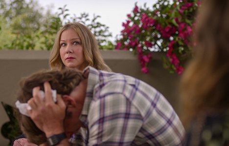 Christina Applegate - Dead to Me - We Didn't Think This Through - Photos