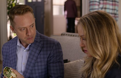 Max Jenkins, Christina Applegate - Dead to Me - We'll Find a Way - Photos