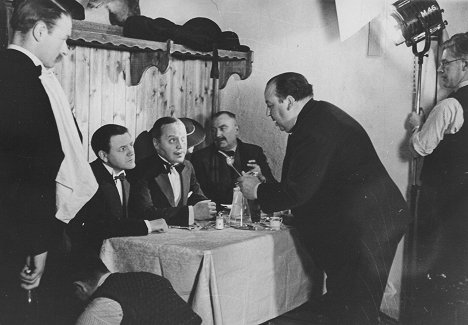 Naunton Wayne, Basil Radford, Alfred Hitchcock - Londoni randevú - Forgatási fotók
