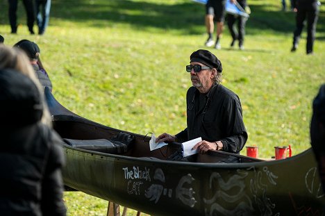 Tim Burton - Wednesday - Jako kůl v hřbitovním plotě - Z natáčení