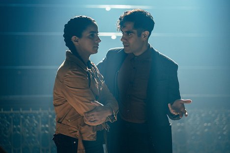 Mandip Gill, Sacha Dhawan - Doctor Who - The Power of the Doctor - Van film