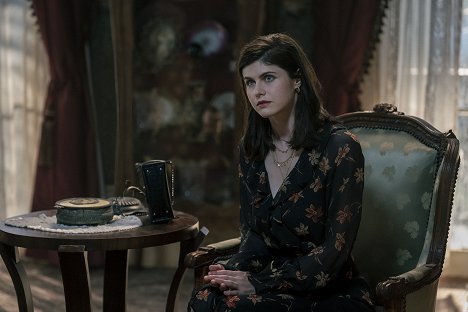 Alexandra Daddario - Mayfair Witches - Transference - Z filmu