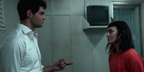Noah Centineo, Laura Haddock - Recruta - Espião não, advogado - Do filme
