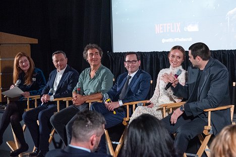 Special screening of Netflix series "THE RECRUIT" at the International Spy Museum on December 13, 2022, in Washington, DC - Alexi Hawley, Doug Liman, Adam Ciralsky, Laura Haddock, Noah Centineo - Rekrut - Z akcií