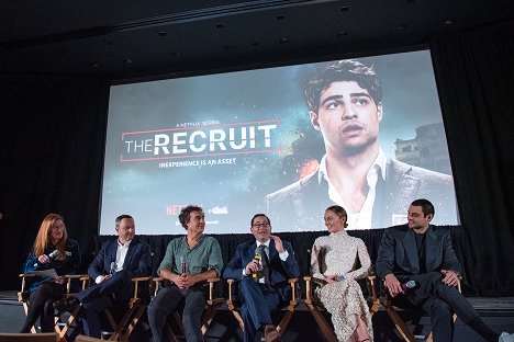 Special screening of Netflix series "THE RECRUIT" at the International Spy Museum on December 13, 2022, in Washington, DC - Alexi Hawley, Doug Liman, Adam Ciralsky, Laura Haddock, Noah Centineo - Rekrut - Z akcí