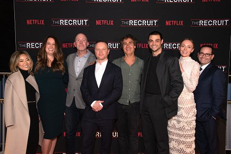 Special screening of Netflix series "THE RECRUIT" at the International Spy Museum on December 13, 2022, in Washington, DC - Alexi Hawley, Noah Centineo, Laura Haddock, Adam Ciralsky - El nuevo empleado - Eventos