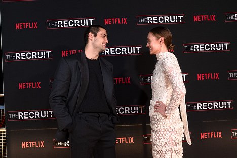 Special screening of Netflix series "THE RECRUIT" at the International Spy Museum on December 13, 2022, in Washington, DC - Noah Centineo, Laura Haddock - Rekrut - Z akcií