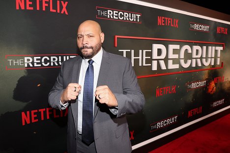 Netflix's The Recruit Los Angeles Premiere at The Grove AMC on December 08, 2022 in Los Angeles, California - Colton Dunn - Rekrut - Z akcí