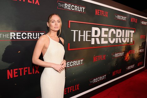 Netflix's The Recruit Los Angeles Premiere at The Grove AMC on December 08, 2022 in Los Angeles, California - Laura Haddock - The Recruit - Tapahtumista