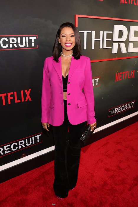 Netflix's The Recruit Los Angeles Premiere at The Grove AMC on December 08, 2022 in Los Angeles, California - Angel Parker - Rekrut - Z akcí