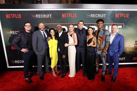 Netflix's The Recruit Los Angeles Premiere at The Grove AMC on December 08, 2022 in Los Angeles, California - Kristian Bruun, Colton Dunn, Aarti Mann, Vondie Curtis-Hall, Laura Haddock, Noah Centineo, Fivel Stewart, Alexi Hawley - Rekrut - Z akcí