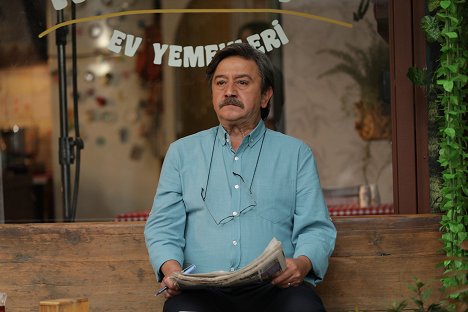 Süleyman Atanısev - Aşk Mantık İntikam - Episode 1 - De la película