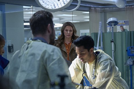 Jane Leeves, Manish Dayal - The Resident - All the Wiser - Van film