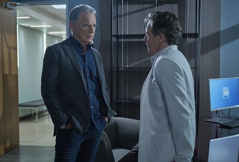 Bruce Greenwood, Andrew McCarthy - The Resident - All Hands on Deck - Photos