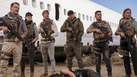 Chris O'Donnell, Daniela Ruah, Eric Christian Olsen, LL Cool J, Wilmer Valderrama, Vanessa Lachey - Námořní vyšetřovací služba L. A. - Všeho do času - Z filmu