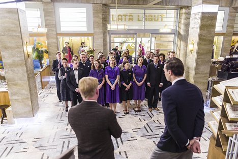 Mark Kristián Hochman, Vasil Fridrich, Marta Dancingerová, Tomáš Töpfer, Simona Lewandowska, Hana Kusnjerová, Beáta Kaňoková, Adrian Jastraban, Kryštof Bartoš - Zlatá labuť - Epizoda 1 - Filmfotos