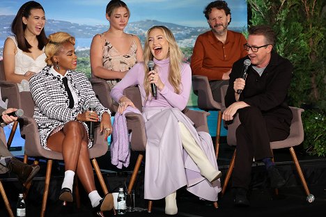 "Glass Onion: A Knives Out Mystery” Press Conference on November 14, 2022 in Los Angeles, California - Jessica Henwick, Janelle Monáe, Madelyn Cline, Kate Hudson, Ram Bergman, Edward Norton - Glass Onion: A Knives Out Mystery - Evenementen