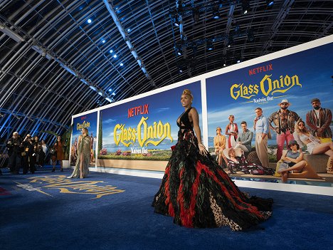 "Glass Onion: A Knives Out Mystery" U.S. premiere at Academy Museum of Motion Pictures on November 14, 2022 in Los Angeles, California - Madelyn Cline, Janelle Monáe - Na nože: Glass Onion - Z akcií