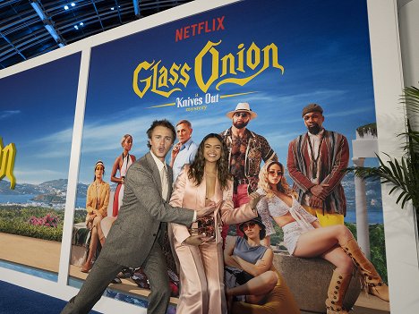 "Glass Onion: A Knives Out Mystery" U.S. premiere at Academy Museum of Motion Pictures on November 14, 2022 in Los Angeles, California - Drew Starkey, Madison Bailey - Na nože: Glass Onion - Z akcií