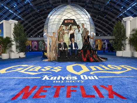 "Glass Onion: A Knives Out Mystery" U.S. premiere at Academy Museum of Motion Pictures on November 14, 2022 in Los Angeles, California - Kate Hudson, Madelyn Cline, Rian Johnson, Jessica Henwick, Kathryn Hahn, Ram Bergman, Leslie Odom Jr., Edward Norton, Janelle Monáe - Puñales por la espalda: El misterio de Glass Onion - Eventos