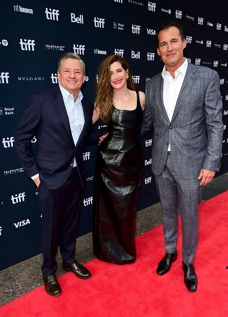 "Glass Onion" world premiere at the Toronto International Film Festival at Princess of Wales Theatre on September 10, 2022 in Toronto, Ontario - Ted Sarandos, Kathryn Hahn, Scott Stuber - Glass Onion: A Knives Out Mystery - De eventos