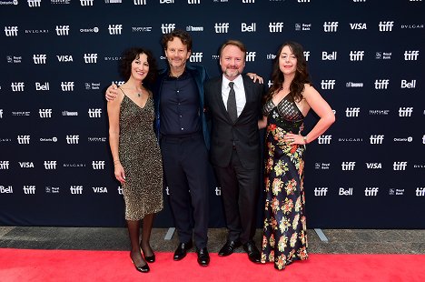 "Glass Onion" world premiere at the Toronto International Film Festival at Princess of Wales Theatre on September 10, 2022 in Toronto, Ontario - Ram Bergman, Rian Johnson - Glass Onion: A Knives Out Mystery - De eventos