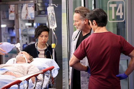 Steven Weber - Chicago Med - Kleider machen Ärzte - Filmfotos