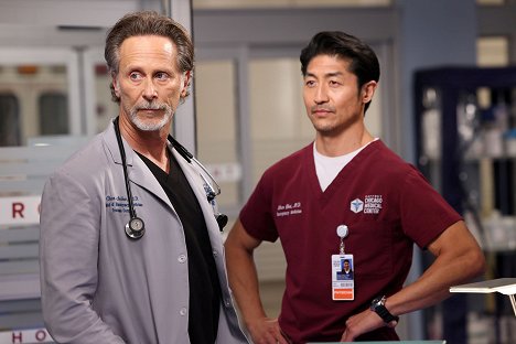 Steven Weber, Brian Tee - Nemocnice Chicago Med - (Caught Between) The Wrecking Ball and the Butterfly - Z filmu