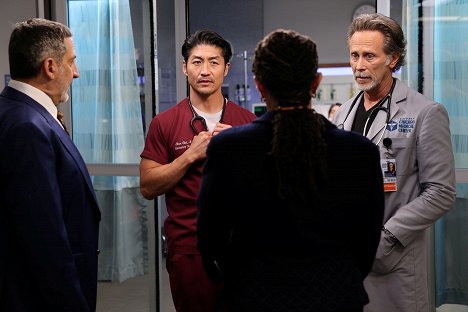 Marc Grapey, Brian Tee, Steven Weber - Nemocnice Chicago Med - (Caught Between) The Wrecking Ball and the Butterfly - Z filmu