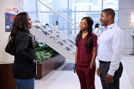 Marlyne Barrett, Asjha Cooper - Chicago Med - How Do You Begin to Count the Losses - Filmfotók