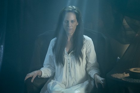 Annabeth Gish - Mayfair Witches - The Dark Place - Film