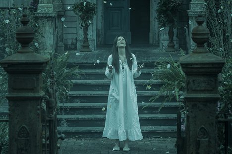 Annabeth Gish - Mayfair Witches - The Dark Place - De filmes