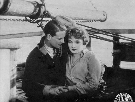 Robin Irvine, Marlene Dietrich - Das Schiff der verlorenen Menschen - Filmfotos