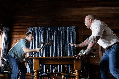 Jonathan Groff, Dave Bautista - Kopogás a kunyhóban - Filmfotók