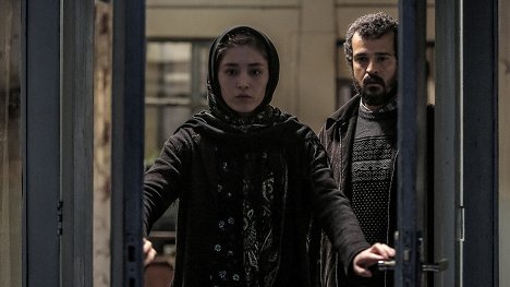 Fereshteh Hosseini, Mojtaba Pirzadeh - Róná, Azímova matka - Z filmu