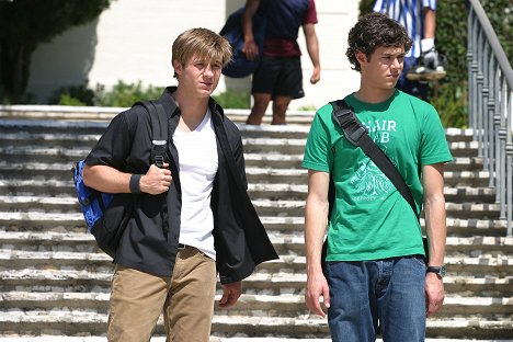 Ben McKenzie, Adam Brody - The O.C. - The Rescue - Photos